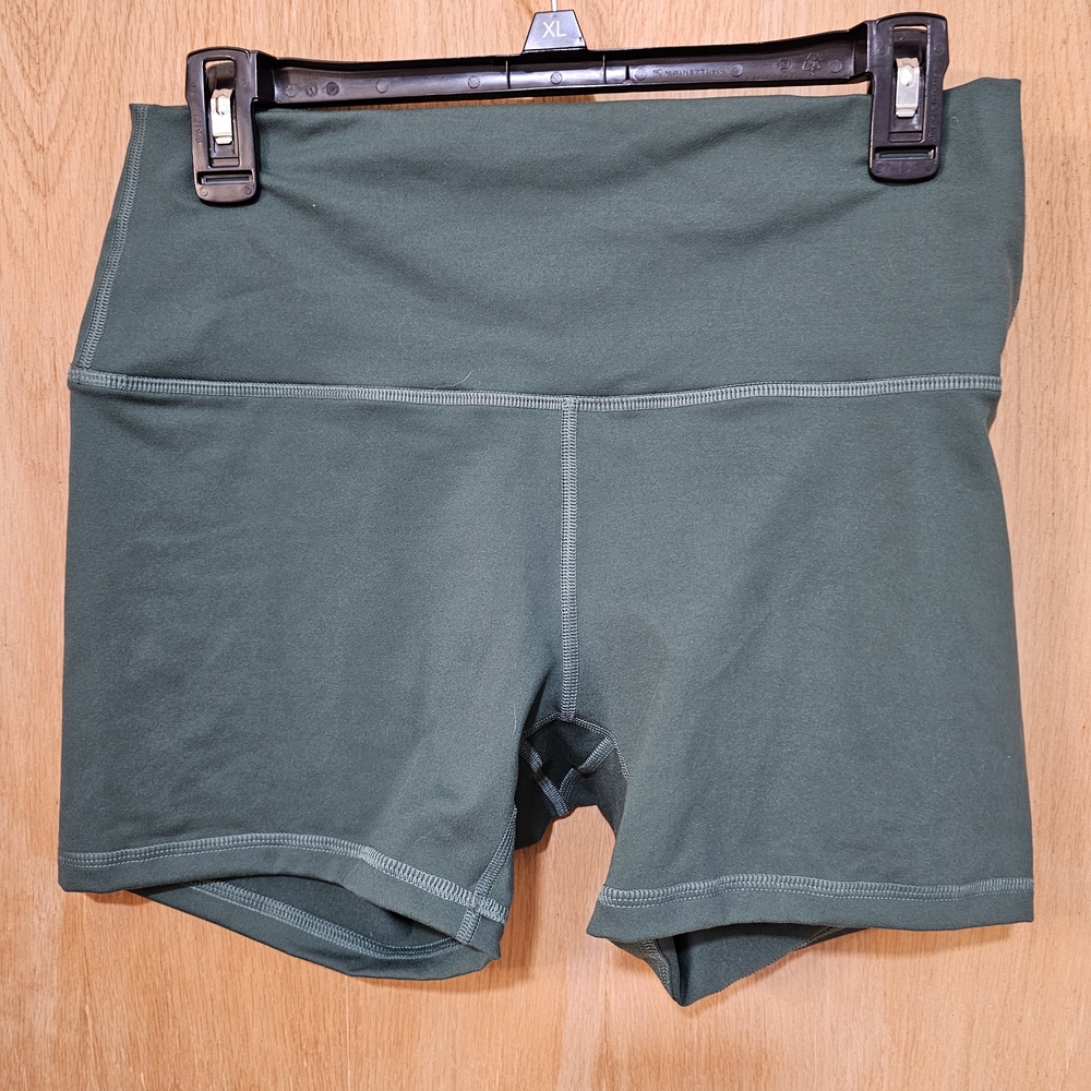 FLEO Women's Green High-Waisted Shorts